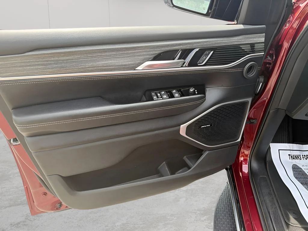 Used 2024 Velvet Jeep Series II image 13
