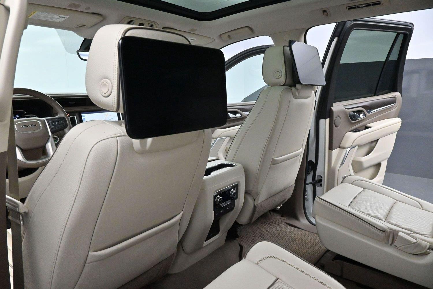 Used 2021 WHITE FROST TRICOAT GMC Denali image 34
