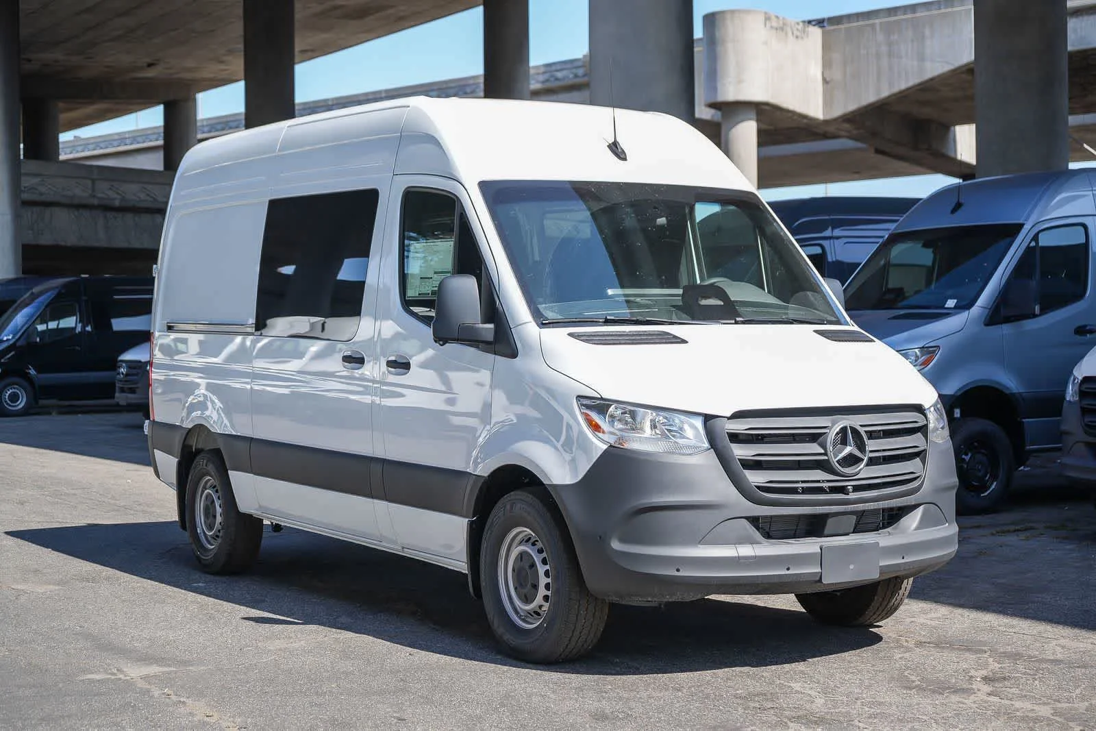 New 2026 Arctic+White Mercedes-Benz Crew 144 WB  RWD 2.0L 4-Cylinder image 39
