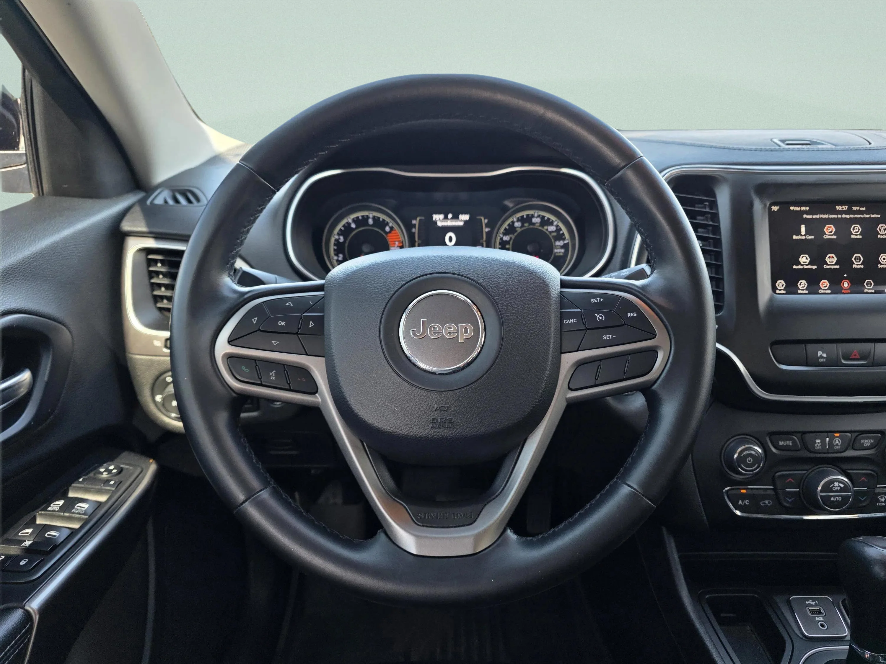Used 2019 Diamond Black Crystal Pearlcoat Jeep Latitude Plus image 23