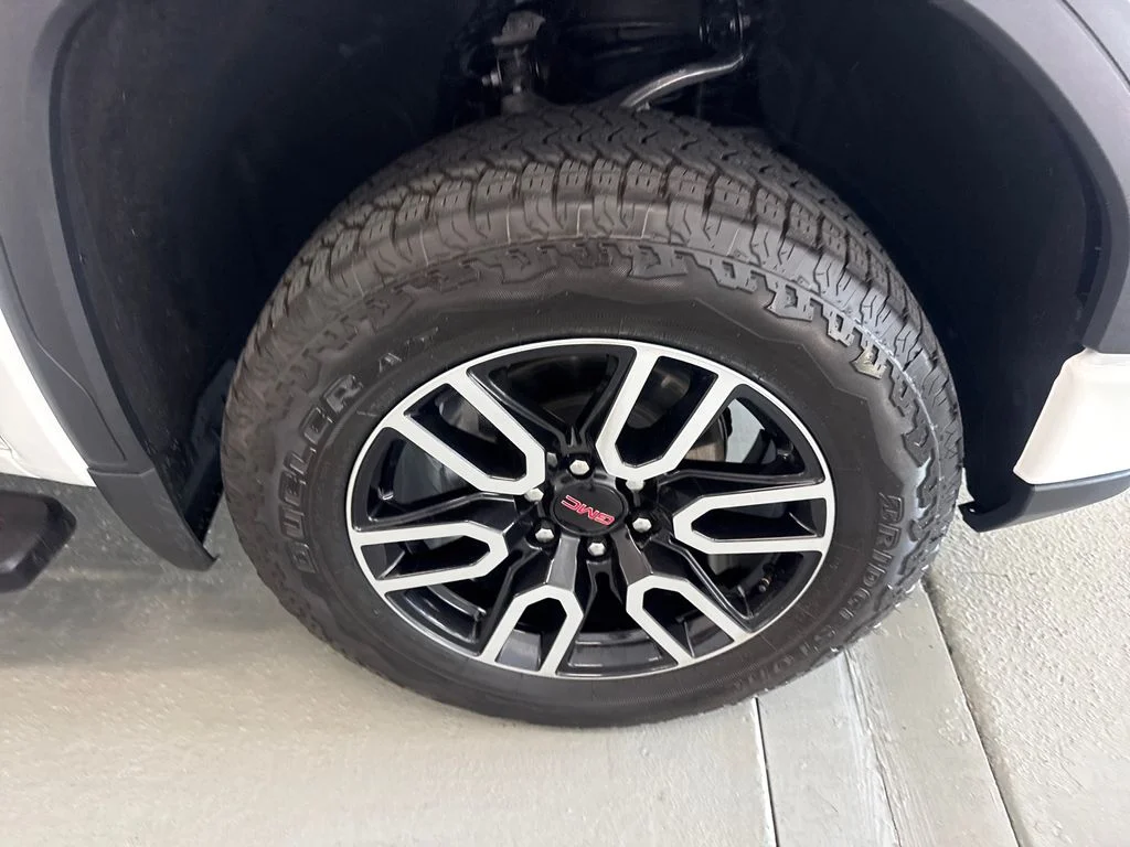 Used 2026 White GMC AT4 image 5