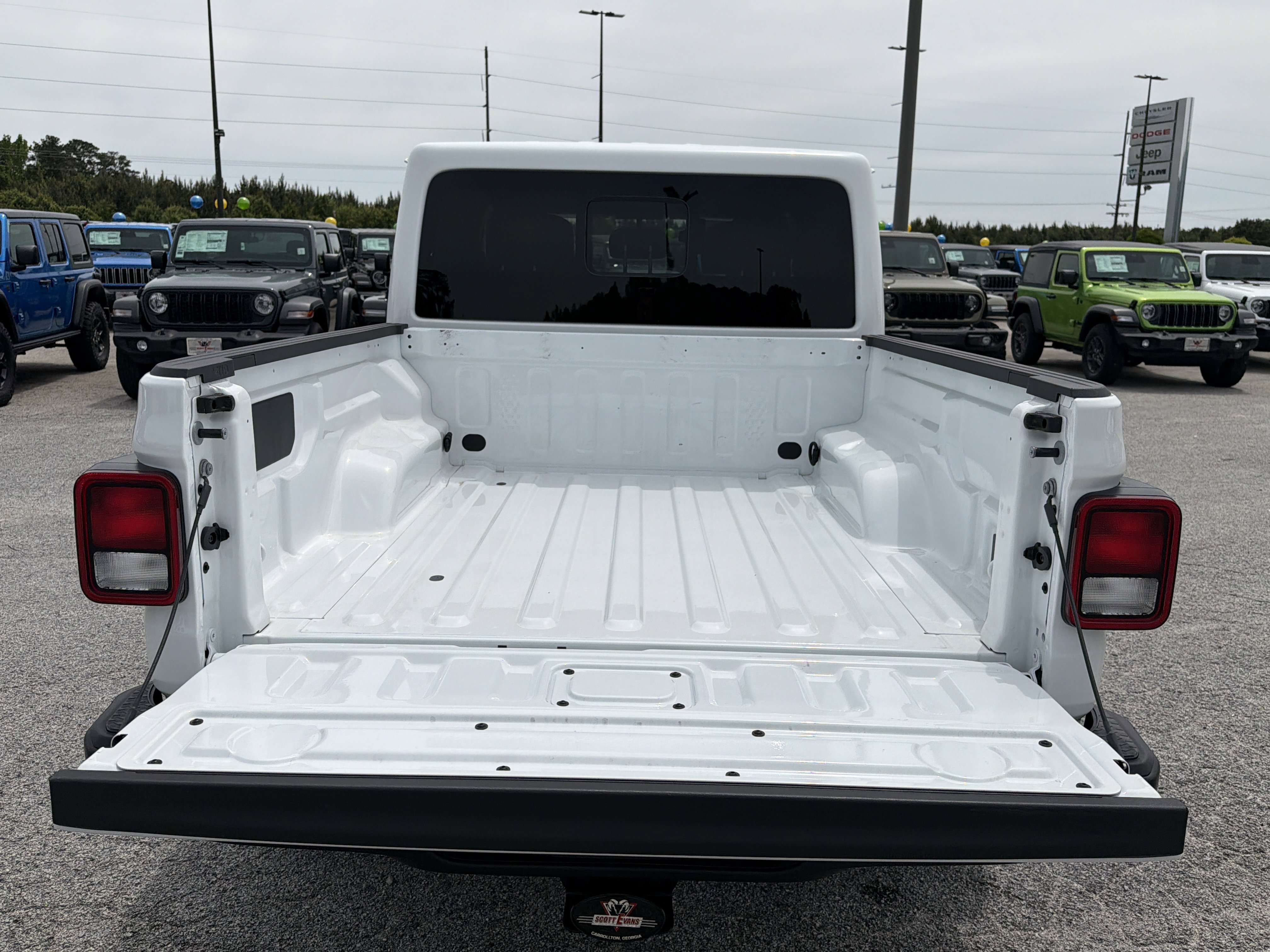 Used 2025 Bright White Clearcoat Jeep Nighthawk image 19
