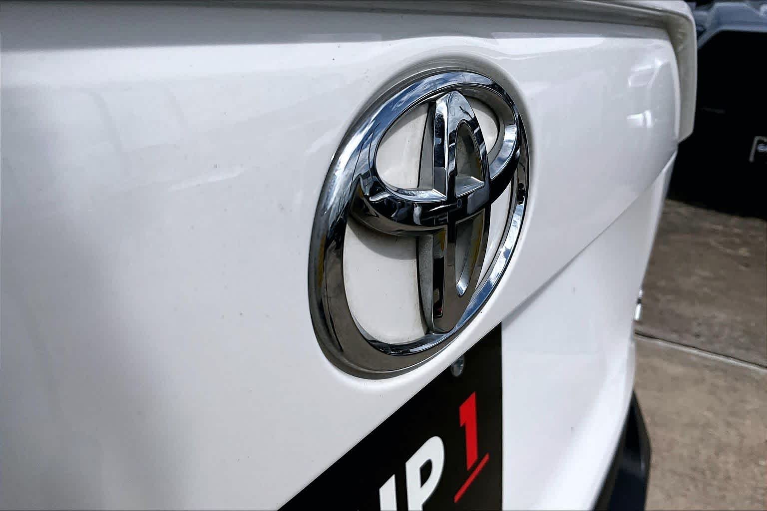 Used 2025 Ice Cap Toyota XLE image 10