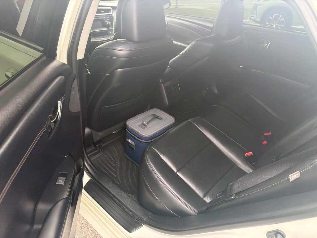 Used 2014 Blizzard Pearl Toyota XLE image 16