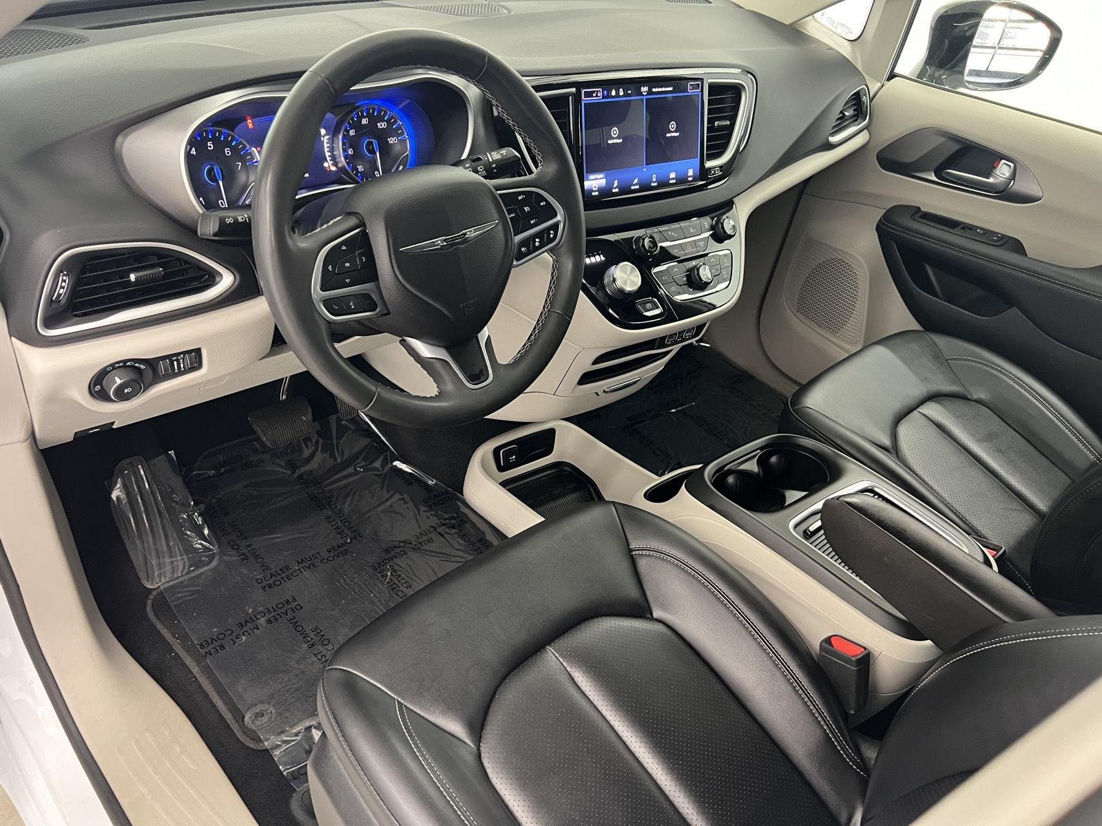 2024 Chrysler Pacifica Touring L - Photo 13