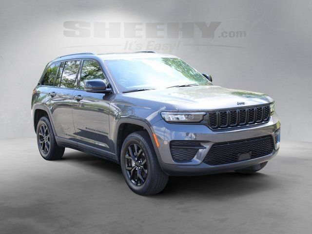 Used 2024 Gray Jeep Altitude image 2