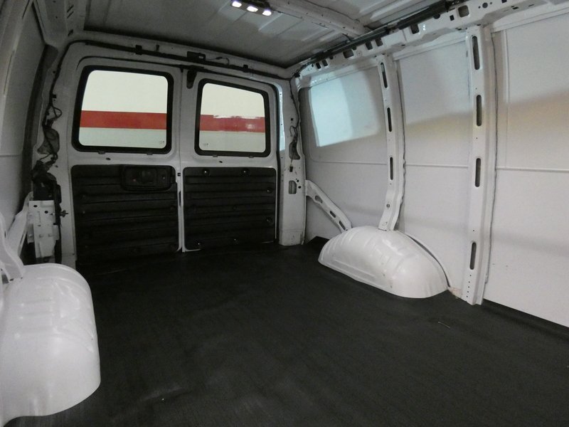 Used 2023 SUMMIT WHITE Chevrolet RWD 2500 135" image 21