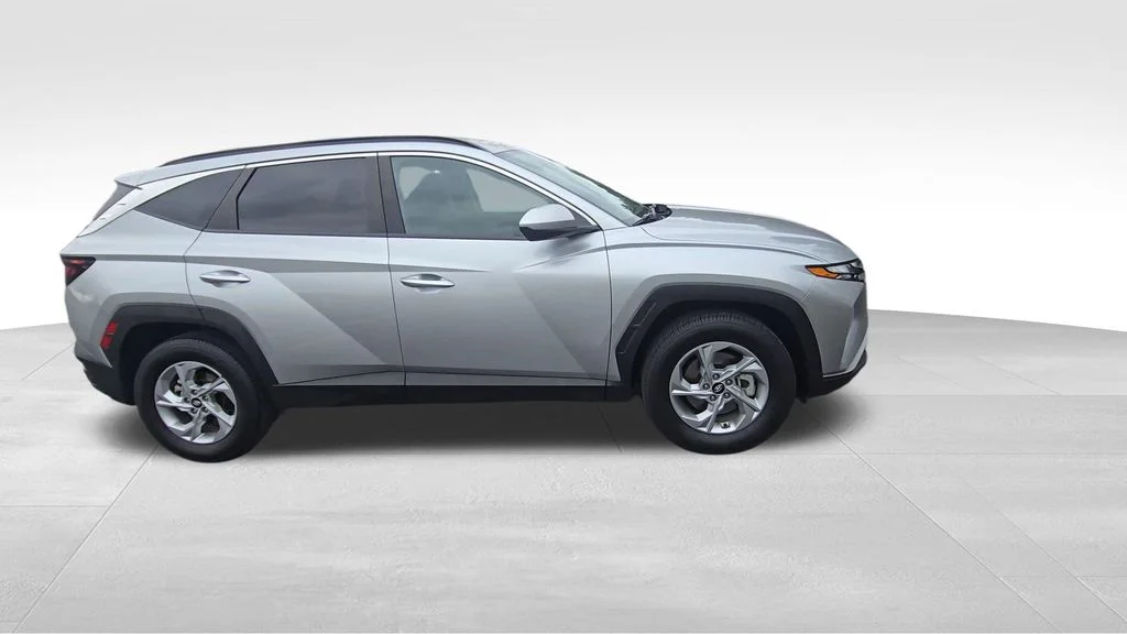 Used 2024 Silver Hyundai SEL image 9