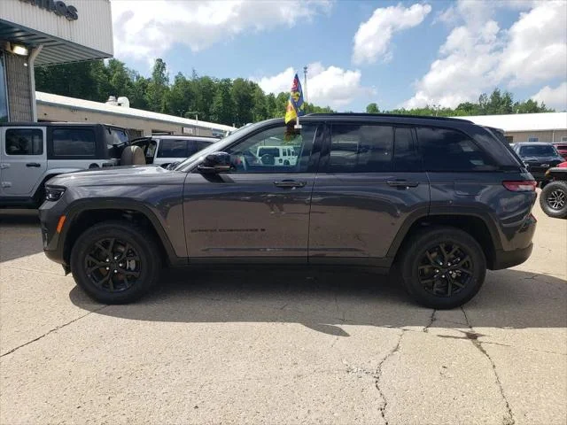 New 2025 Baltic Gray Metallic Clear-Coat Exterior Paint Jeep Altitude X image 19