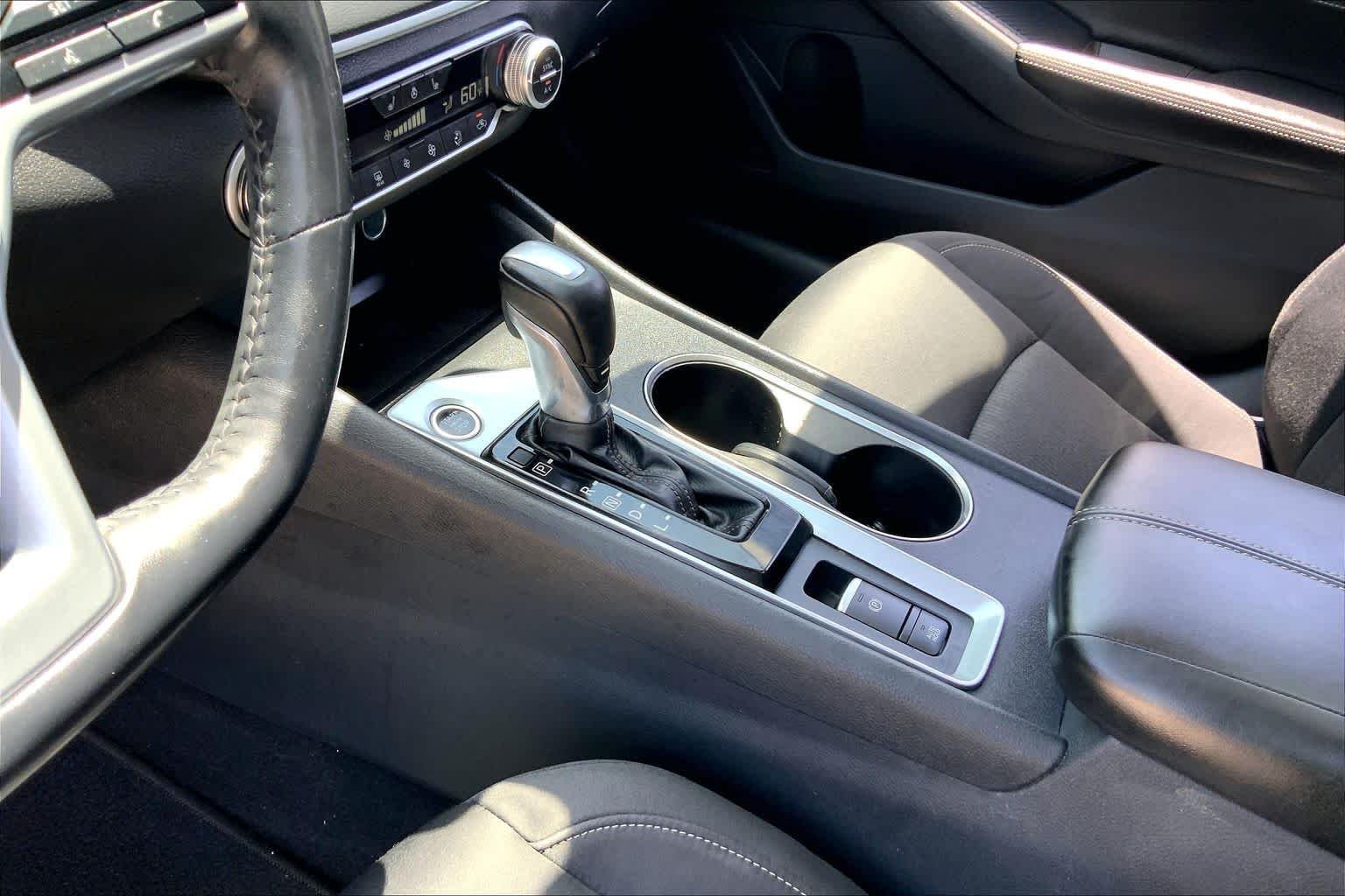 Used 2019 Super Black Nissan 2.5 SV image 17