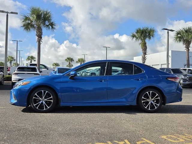 Used 2018 Blue Toyota SE image 3