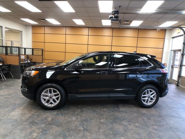 Certified Used 2024 Black Metallic Ford SEL image 4