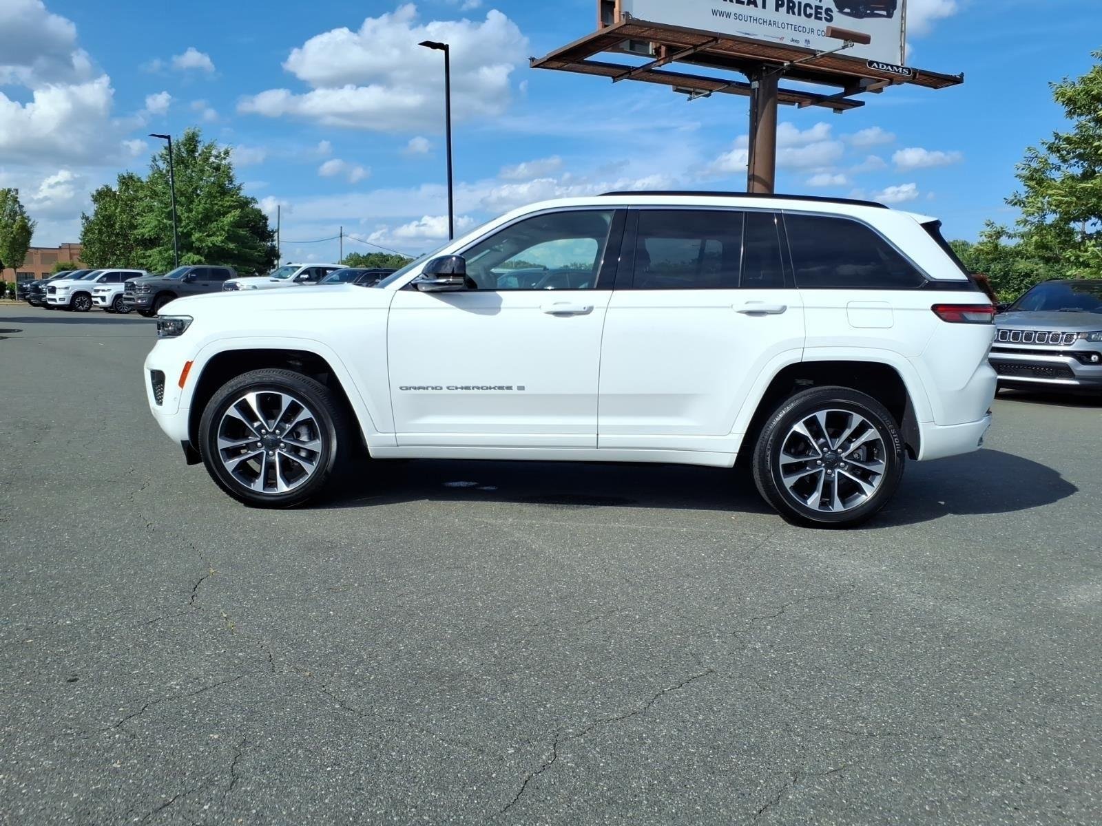 Used 2024 WHITE JEEP OVRLND image 3