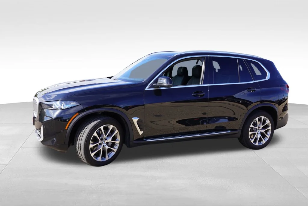 Used 2026 Black Sapphire Metallic BMW xDrive40i image 10