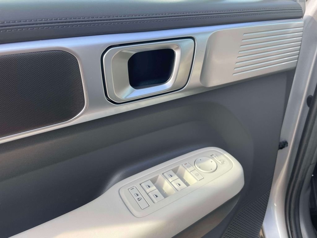 Certified Used 2025 Silver Hyundai SE image 17