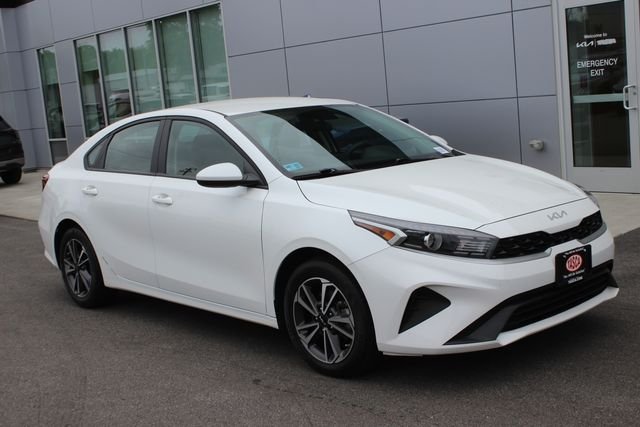 2023 Kia Forte LXS AT's photo