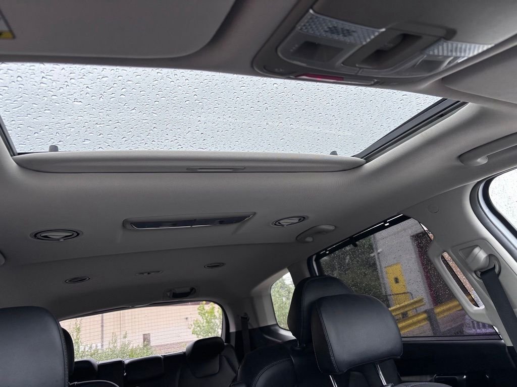 Used 2023 White Kia EX image 32
