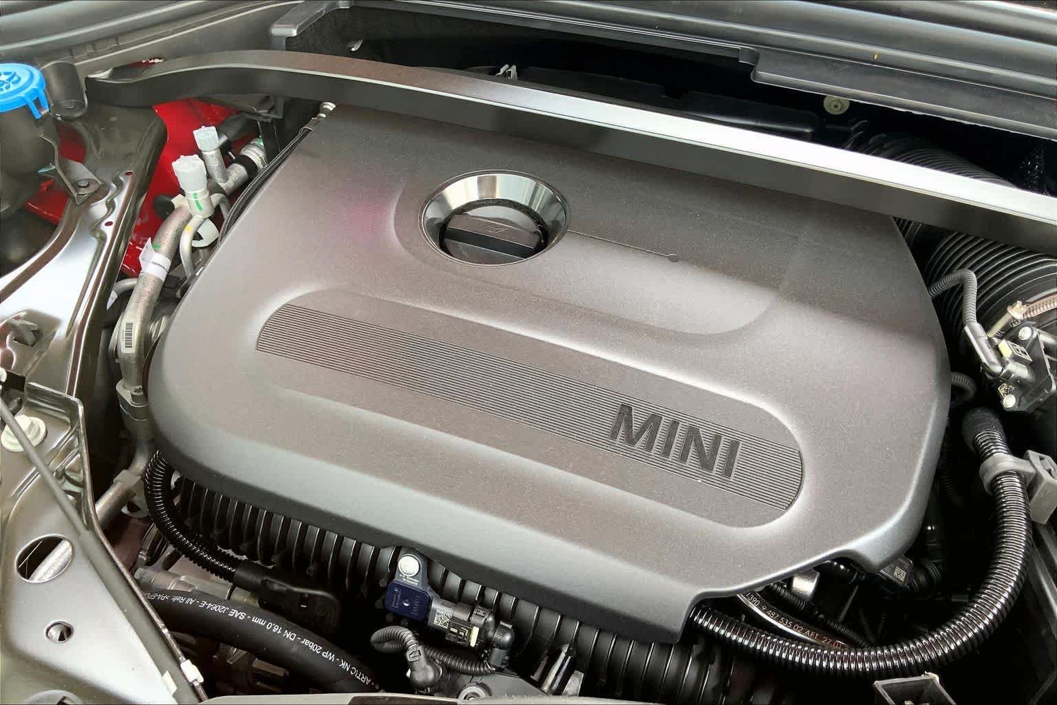 New 2027 Chili Red II MINI Iconic image 17