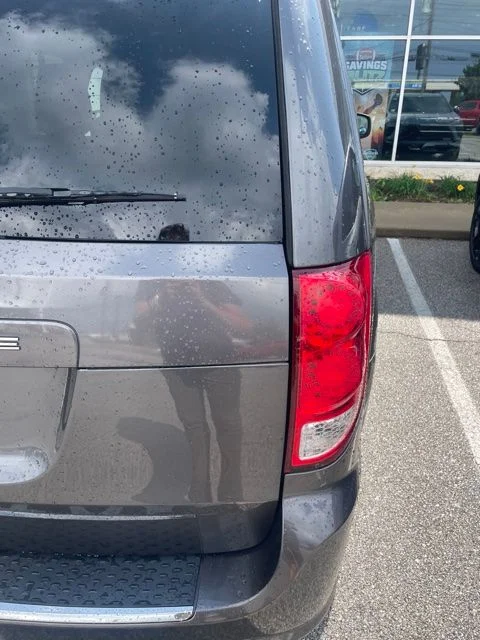 Used 2018 Gray Dodge SE image 12