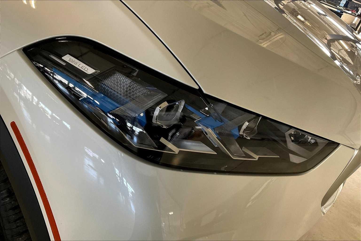 Used 2026 Mineral White Metallic BMW sDrive40i image 13