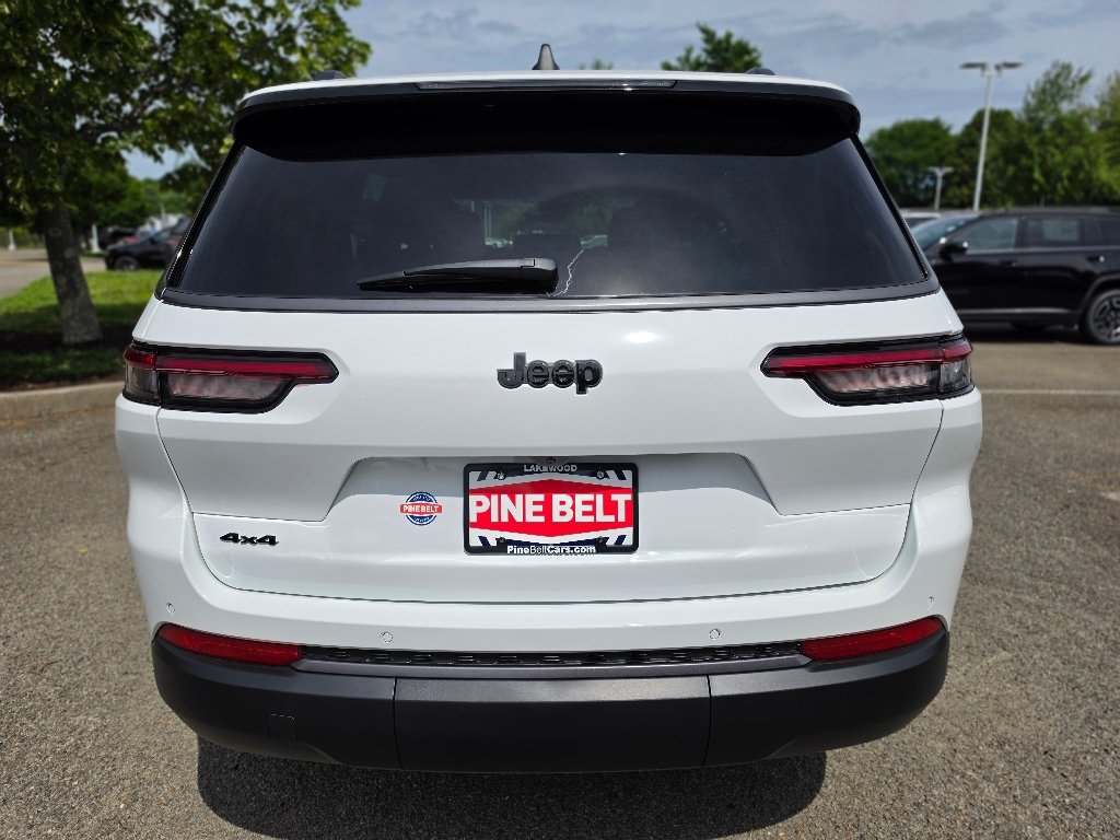 New 2026 Bright White Clear-Coat Exterior Paint Jeep Altitude image 10