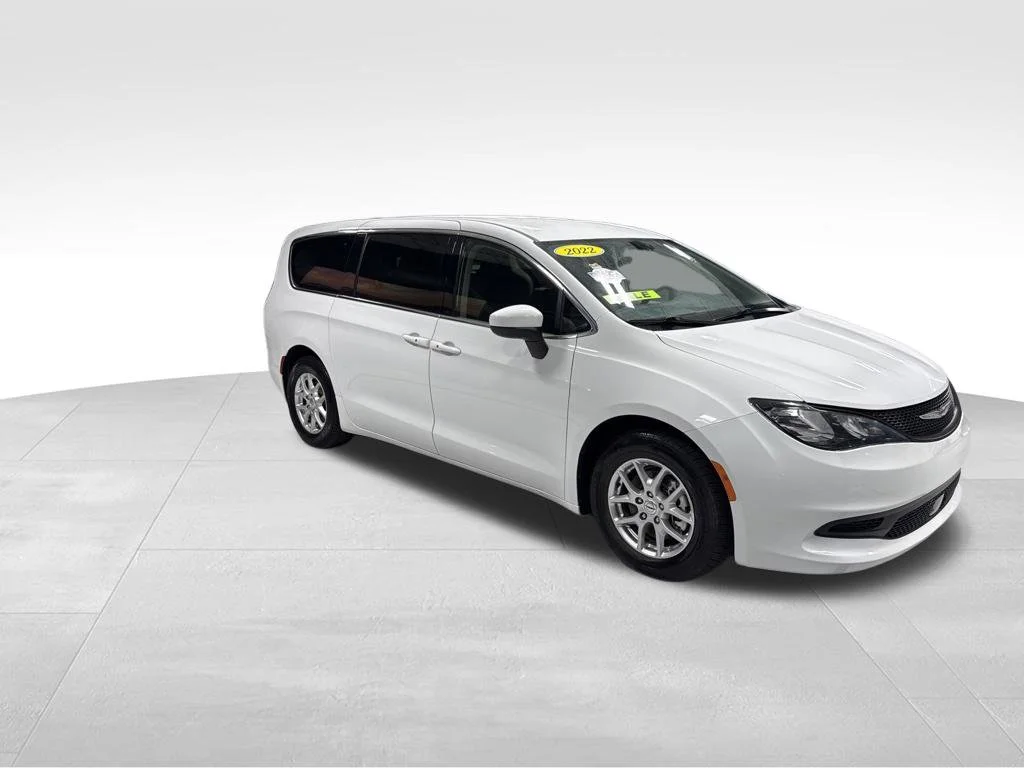 Used 2022 White Chrysler LX image 10
