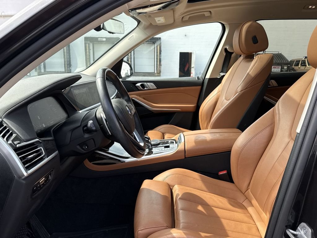 Used 2021 Gray BMW xDrive40i image 10