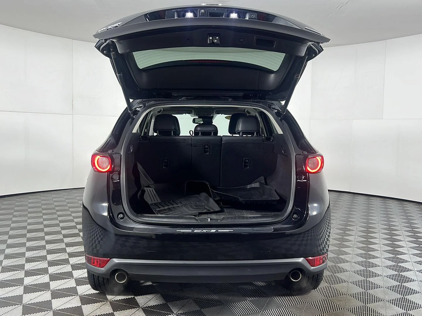 Used 2019 Jet Black Mica Mazda Grand Touring image 11