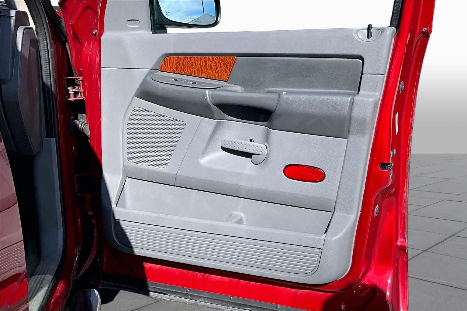 Used 2006 Inferno Red Crystal Pearl Dodge ST image 22