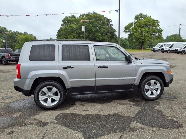 Used 2016 Billet Silver Metallic Jeep  image 12