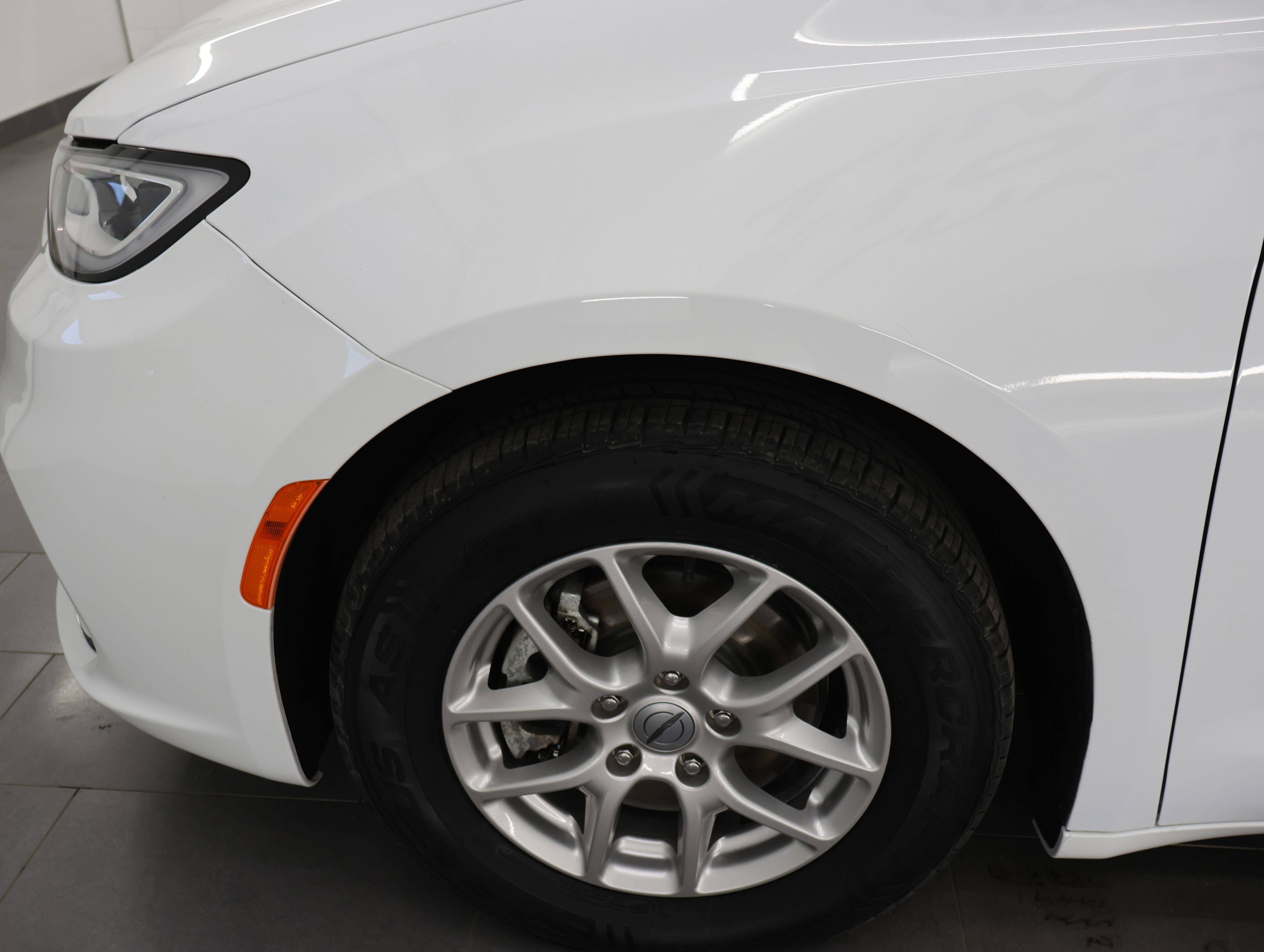 Used 2024 Bright White Clearcoat Chrysler Touring L: TOURING L-STOW N GO-QUADS-THIRD-ADAPTIVE CRUISE-1 OWNER image 34