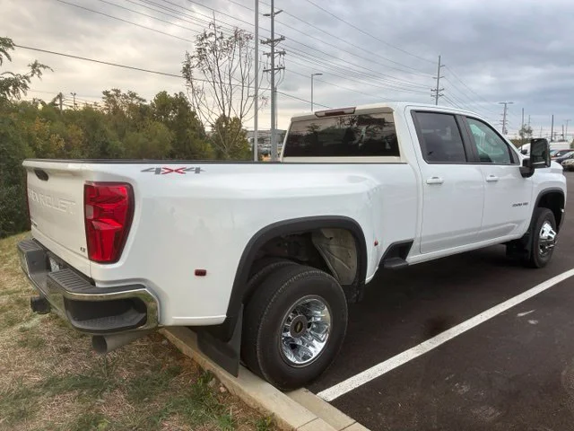 Used 2023 Summit White Chevrolet LT image 10
