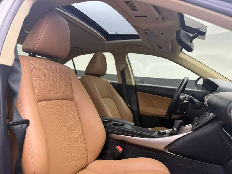 2016 Lexus IS 200t - Photo 19