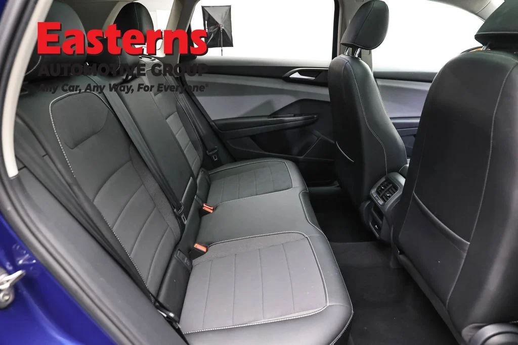 Used 2022 Blue Volkswagen 1.5T SE image 23