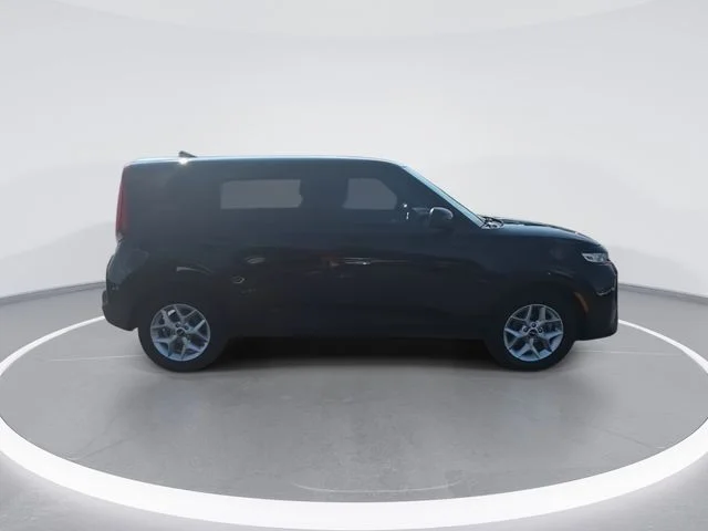 Used 2022 Black Kia LX image 9