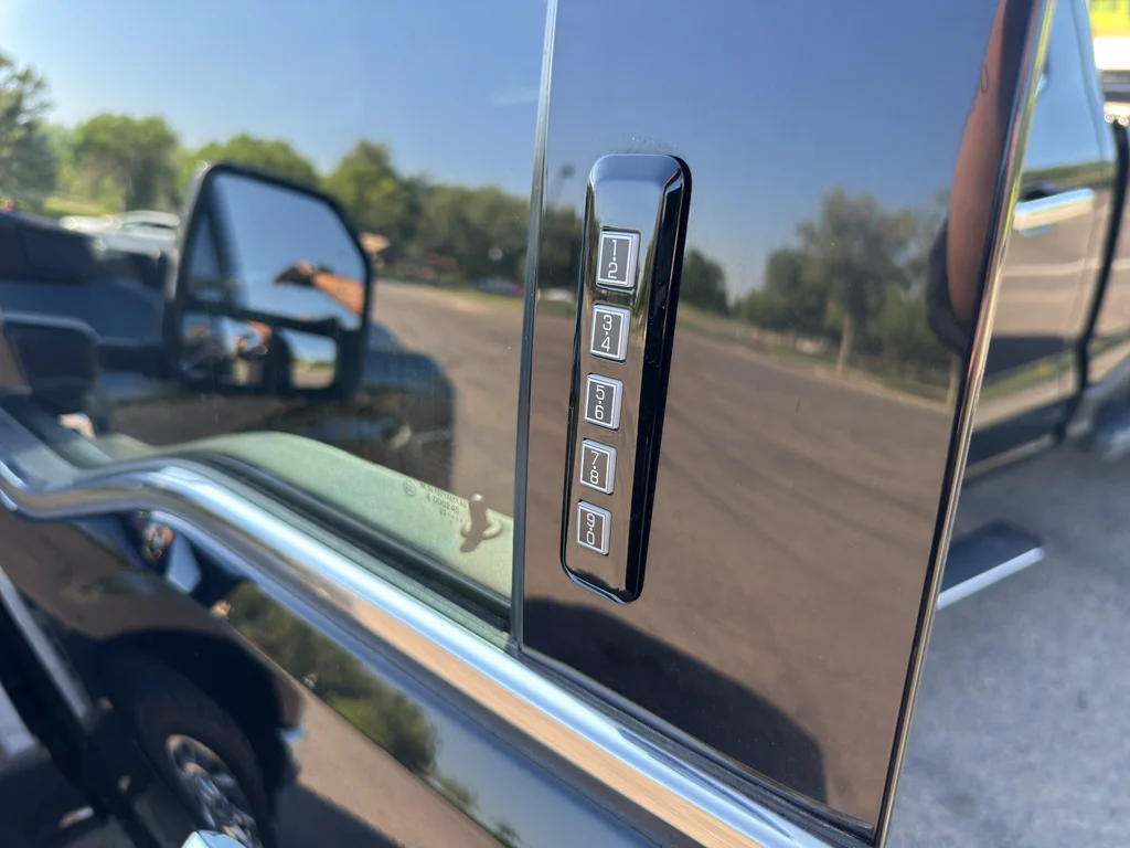 Used 2023 Agate Black Metallic Ford LARIAT image 30