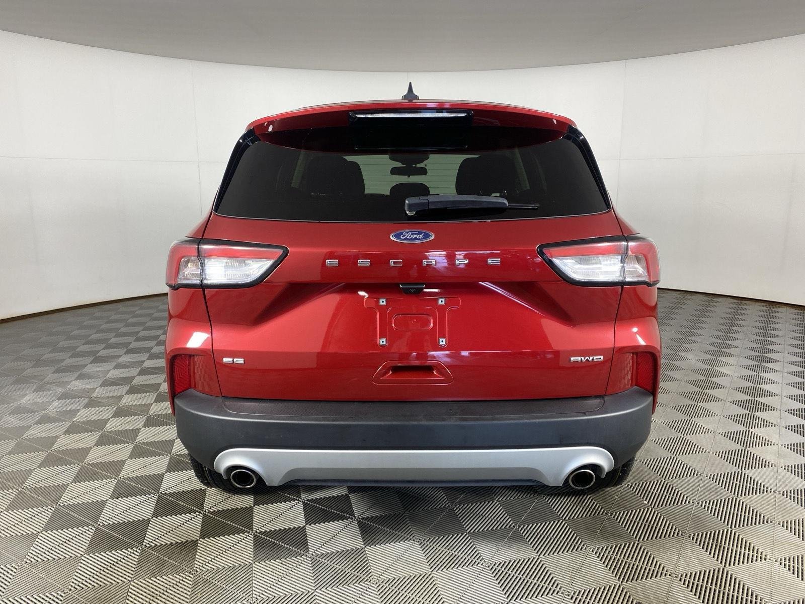 Used 2022 Rapid Red Metallic Tinted Clearcoat Ford SE image 9