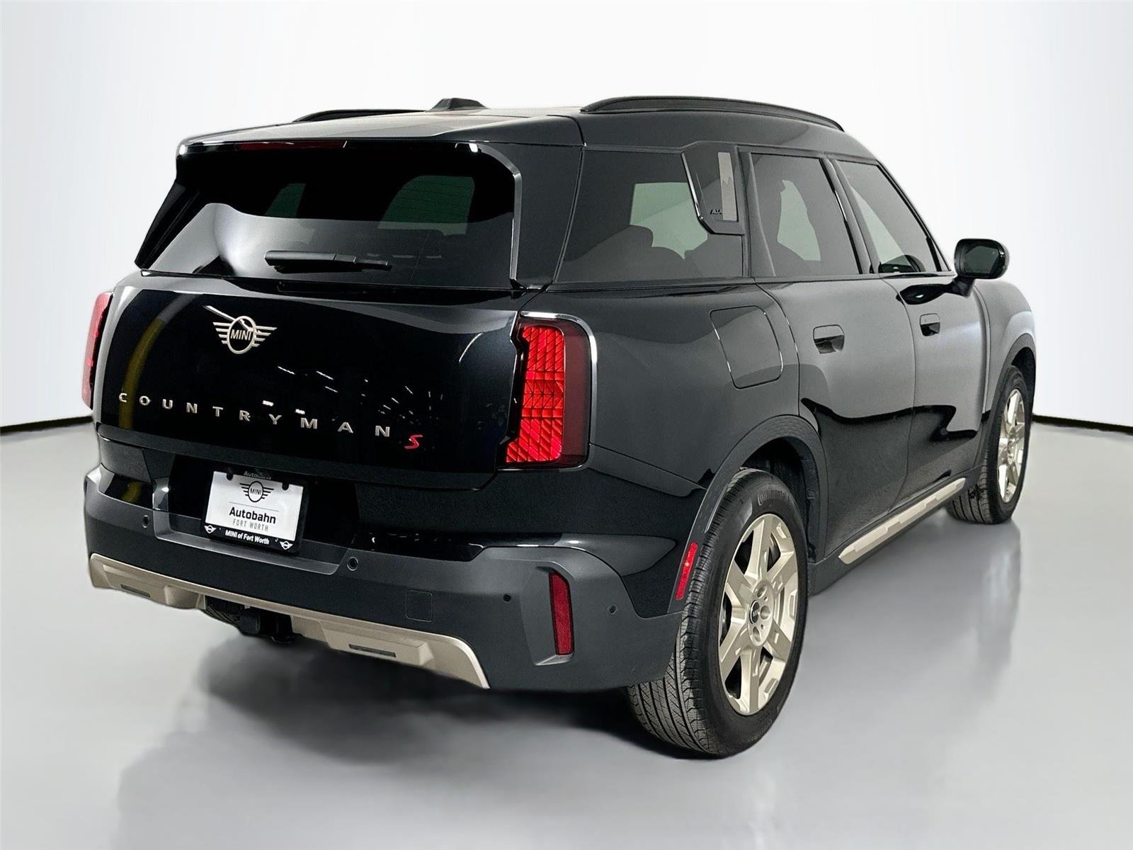 Used 2025 Midnight Black II Metallic MINI S image 4