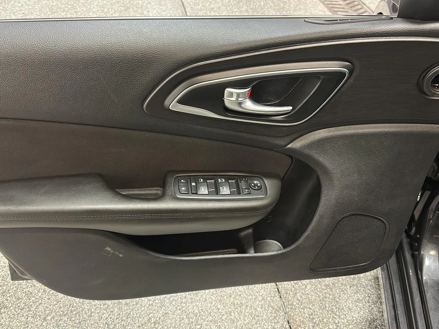 Used 2016 Granite Crystal Metallic Clearcoat Chrysler Limited image 17