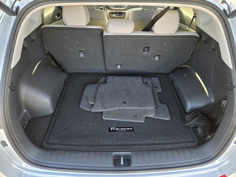 Used 2018 Molten Silver HYUNDAI VALUE FWD image 14