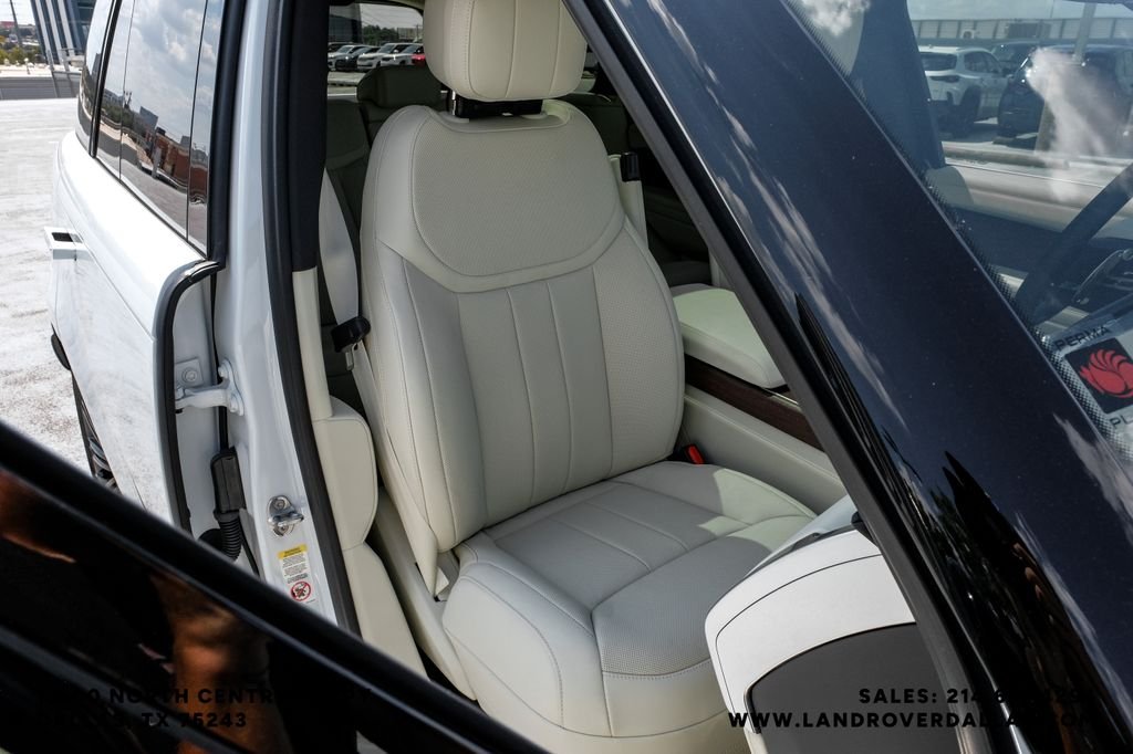 New 2027 Fuji White Land Rover SE image 35
