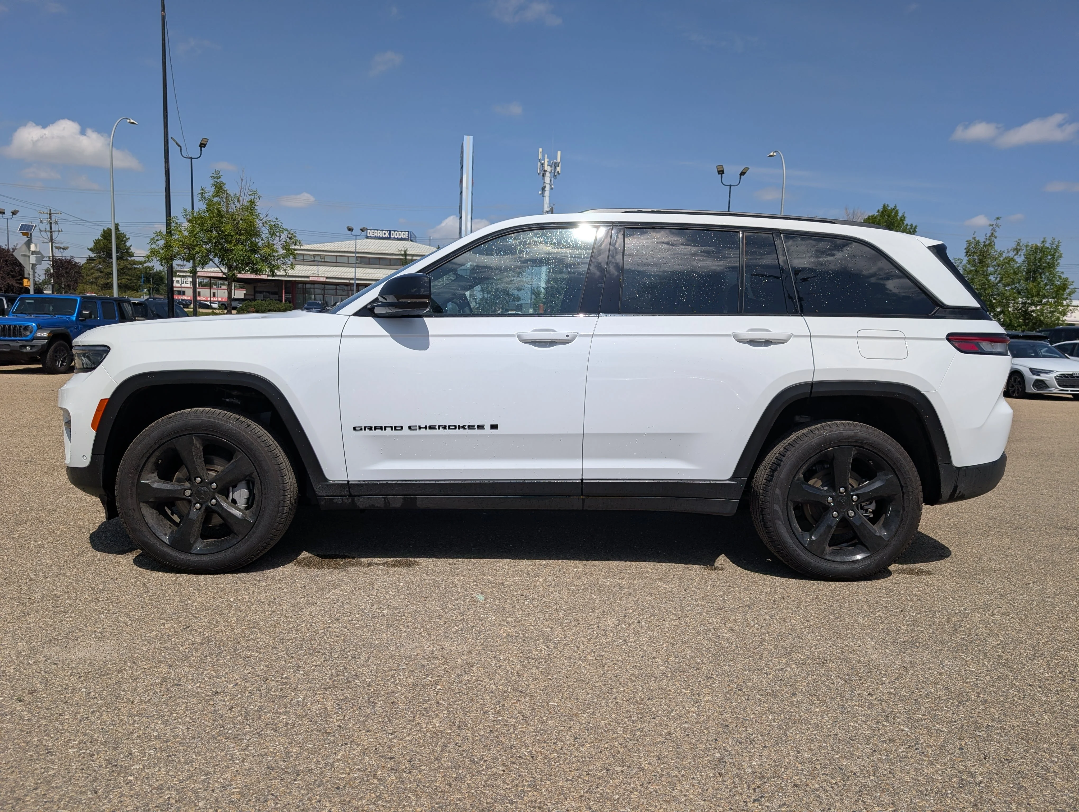 New 2025 Bright White Jeep Limited image 3