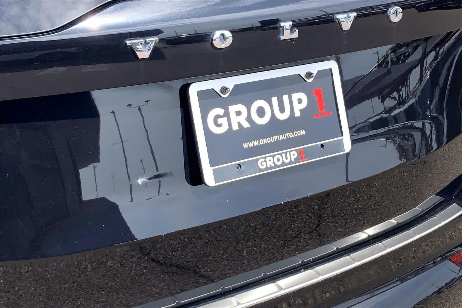 Used 2019 Onyx Black Metallic Volvo Momentum image 31