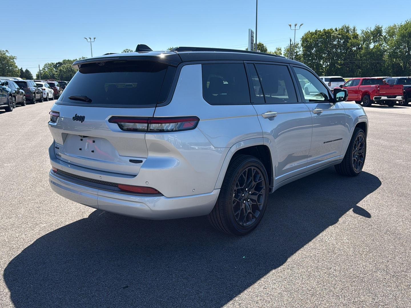New 2026 Silver Zynith Exterior Paint Jeep Summit image 19