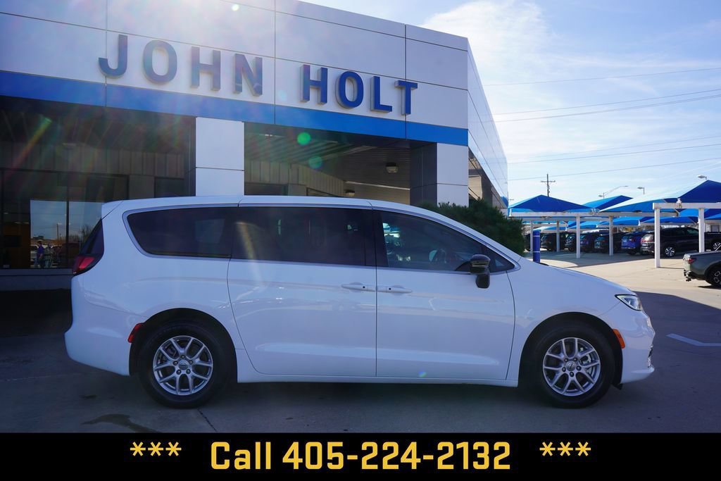2025 Chrysler Pacifica Select - Photo 8