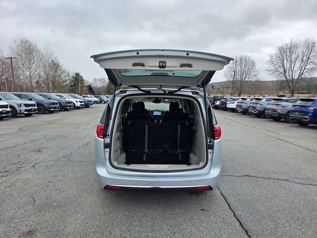 Used 2024 Silver Chrysler Touring L image 10