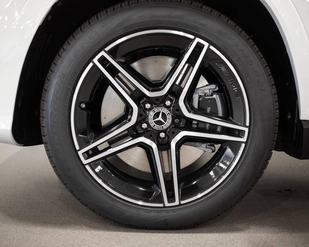 New 2027 Polar White Mercedes-Benz GLS 450 image 4