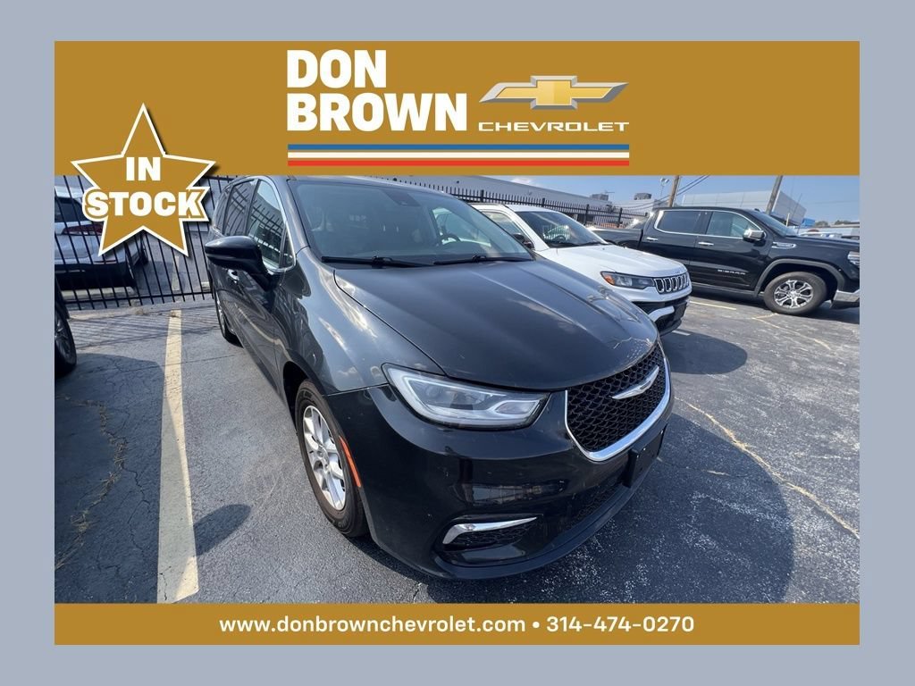 2023 Chrysler Pacifica Touring L's photo
