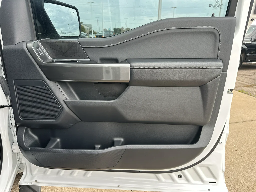 Used 2023 Oxford White Ford XLT image 32