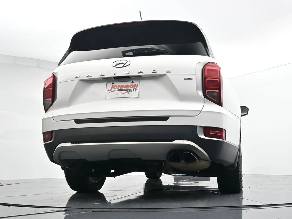 Used 2021 White Hyundai SE image 32